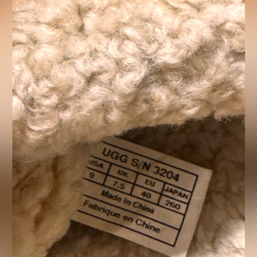 UGG Lynnea Size 9 Shearling Studded Brown Leather Heel Boots - Picture 3 of 10